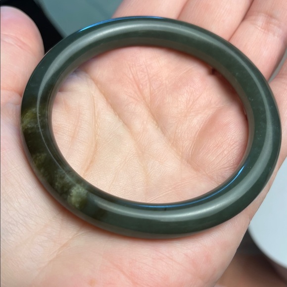 Jewelry - Elegant Jade Bangle